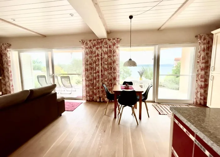 Appartement Mebelle Mit Meerblick